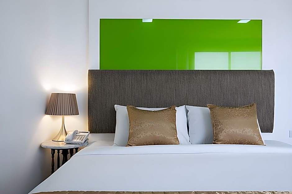 Summit Pavilion Hotel