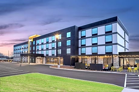 Home2 Suites by Hilton Indianapolis North at Intech Park   