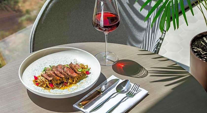 Golden Tulip Design Tbilisi