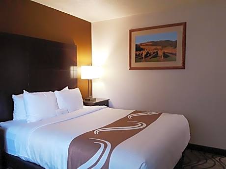 Queen Room - Non-Smoking