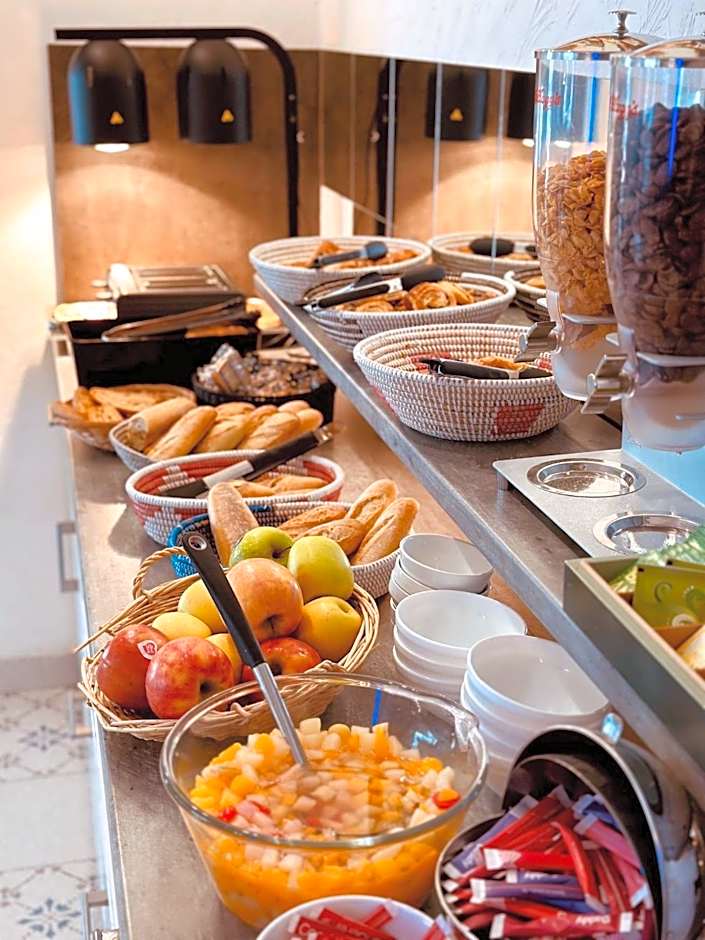 Hotel Les Palmiers En Camargue