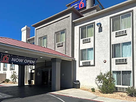 Studio 6 Suites Hesperia, CA West Main Street I 15