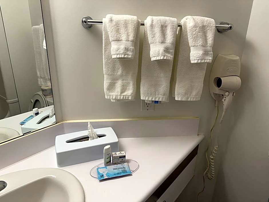 Days Inn by Wyndham Stony Plain