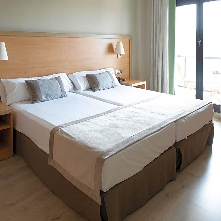 Foto 1 di 16 di Superior 1 Double Bed or 2 Beds