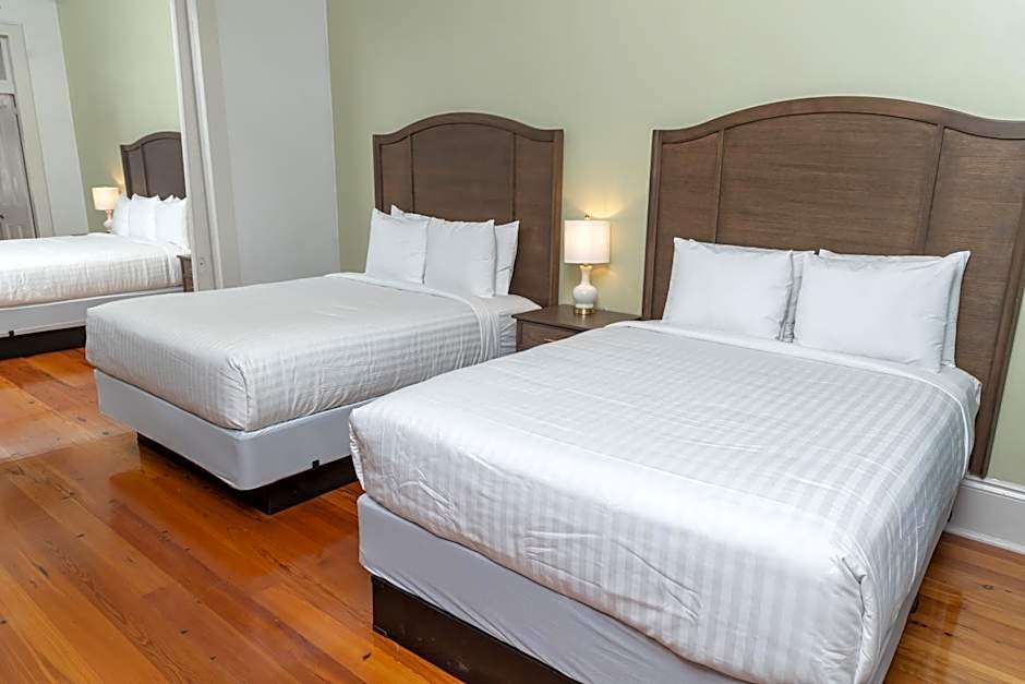 Lamothe House Hotel