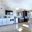 Commander Hotel & Suites
