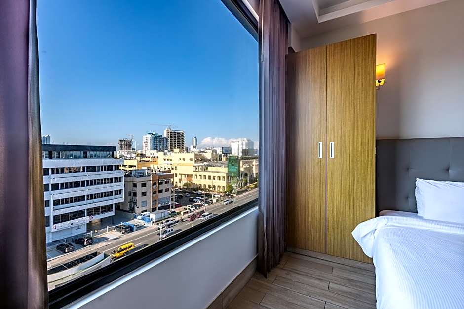 Weston Suites Hotel