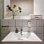 Deluxe Apartments by The Railway Station Wroclaw