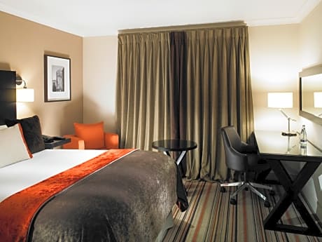 Family Room (2 Adults + 1 Child)