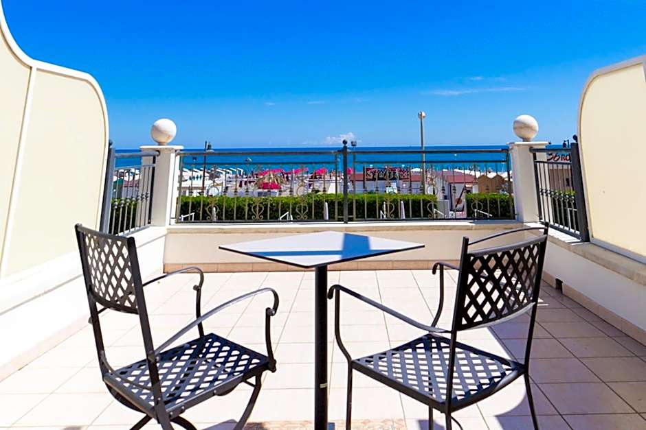 Hotel Soraya - Spiaggia Sawasdee with Beach, Restaurant & Parking