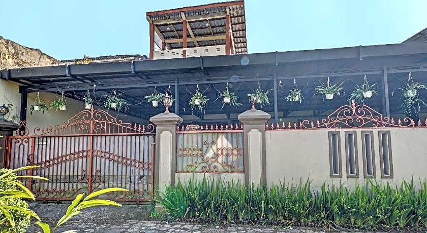 OYO Life 91480 Putridapisa Syariah