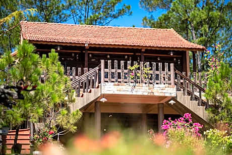 ONA HOME - Entire Hue-styled garden house