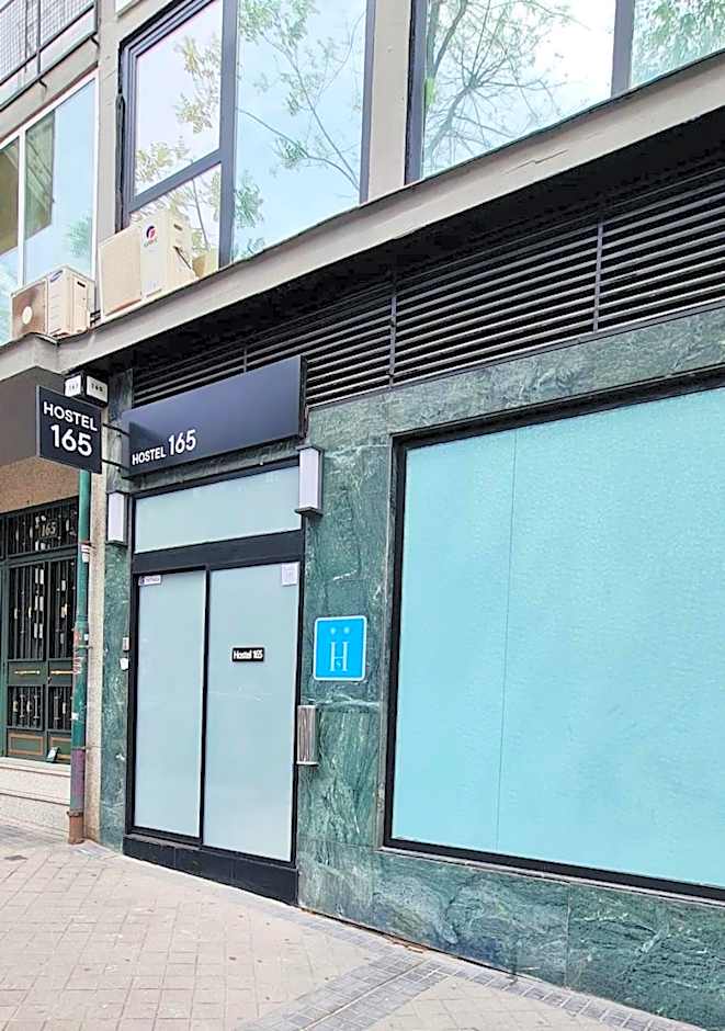 Hostel 165