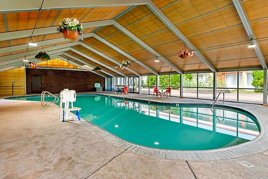 Howard Johnson Hotel by Wyndham Toms River