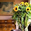 Hotel Selsky Dvur - Bohemian Village Courtyard
