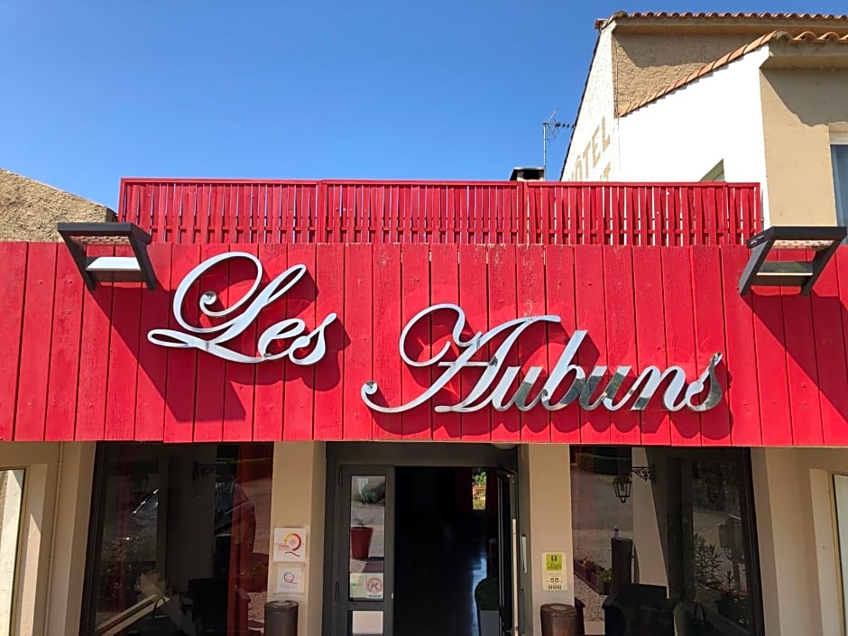 Les Aubuns Country Hotel