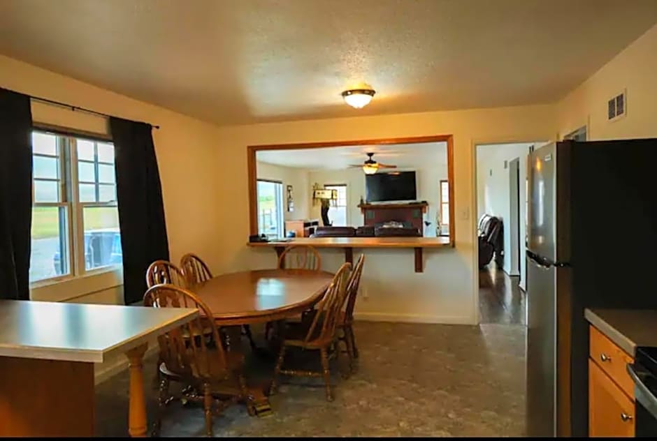 Sportsman Lodge Melrose MT
