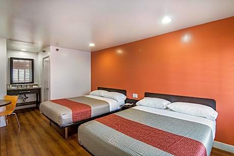 2 King Beds | Non-Smoking, Micfridge