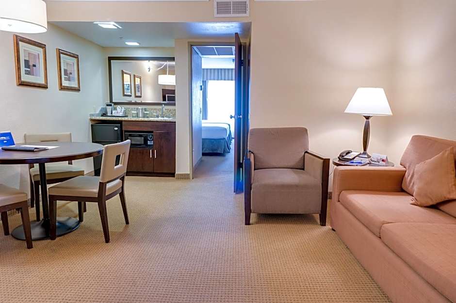 Buena Park Grand Hotel & Suites