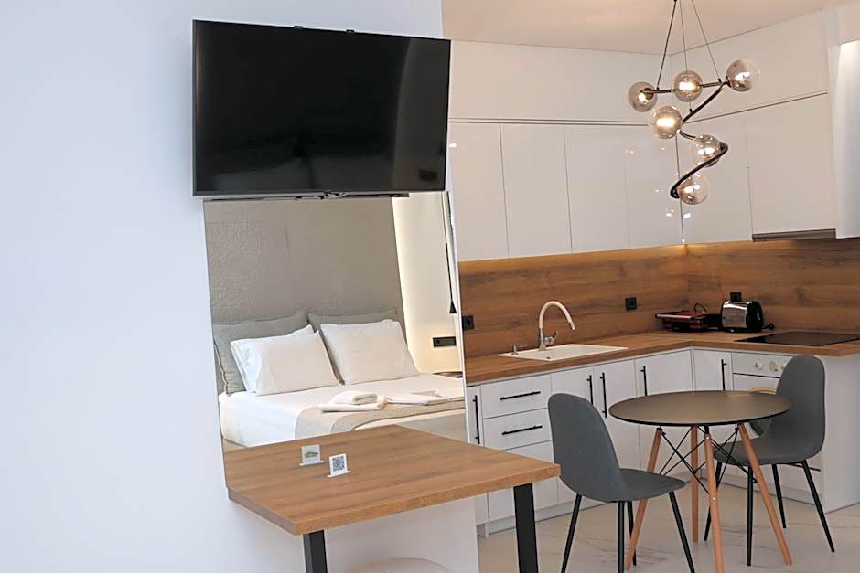 Paris-Irini Studios And Apartments