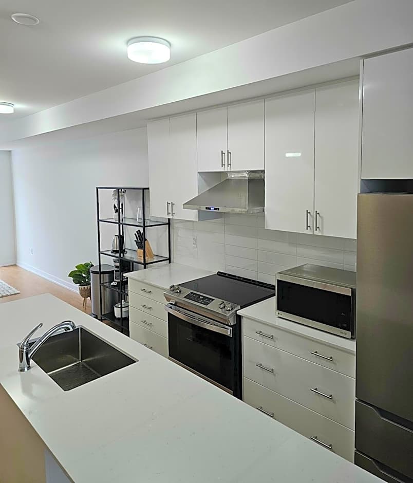 CEDAR Double Room with attached private Bathroom and Balcony in Toronto, ON, Canada