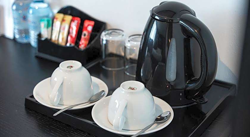 Aaron Riverview Hotel