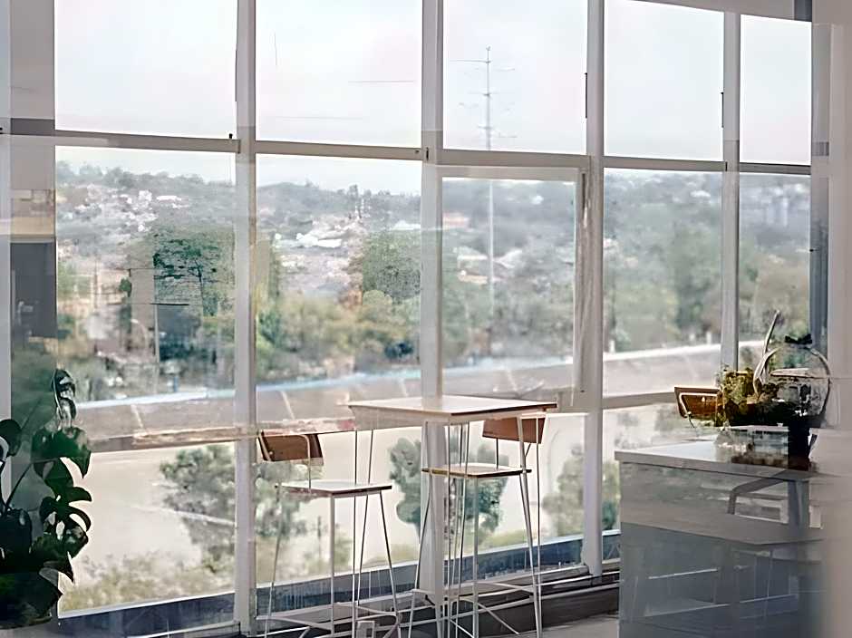 Front One Boutique Tugu Muda Semarang