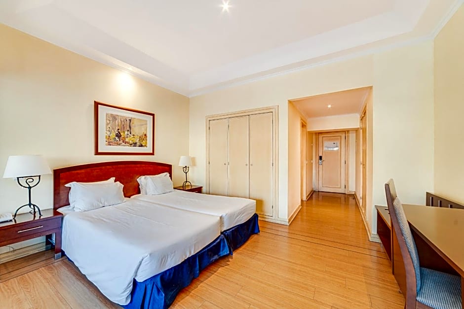 Yellow Praia Monte Gordo