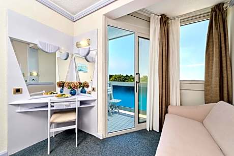 Classic Room with Extra Bed and Balcony - Sea View