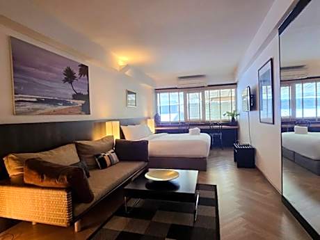 Somewhere to Escape - Hometel