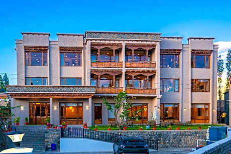 Hotel Zimskhang Villa