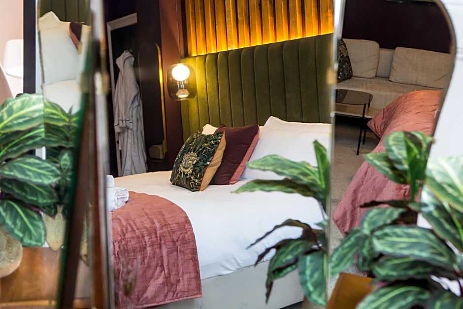 Skeldale House 'All Creatures Great & Small' Luxury Apartments & Studios in Askrigg, Yorkshire Dales