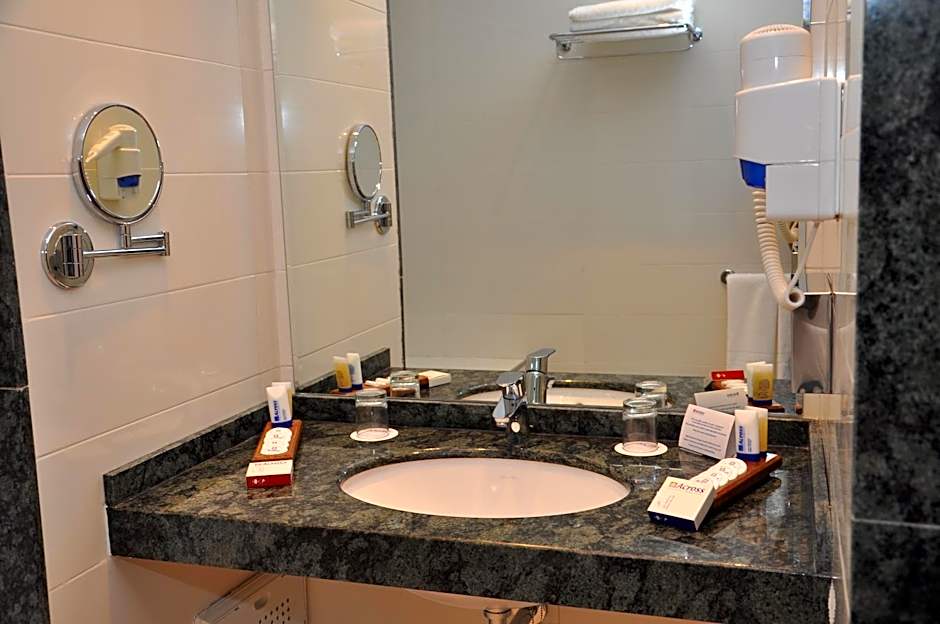 Across Hotels & Spa