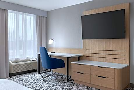 Standard King Room with Chaise Lounge