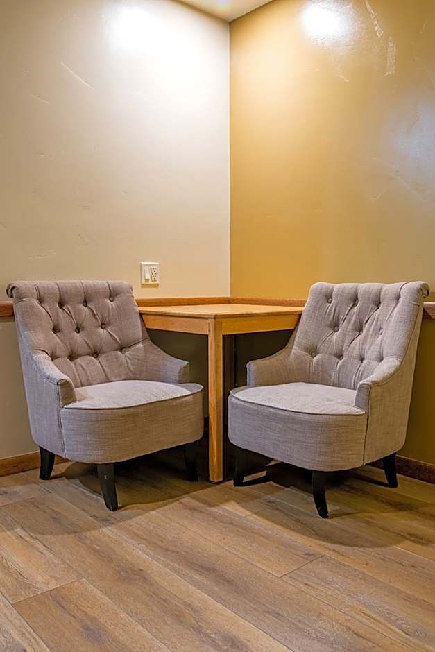 Glenwood Springs Cedar Lodge