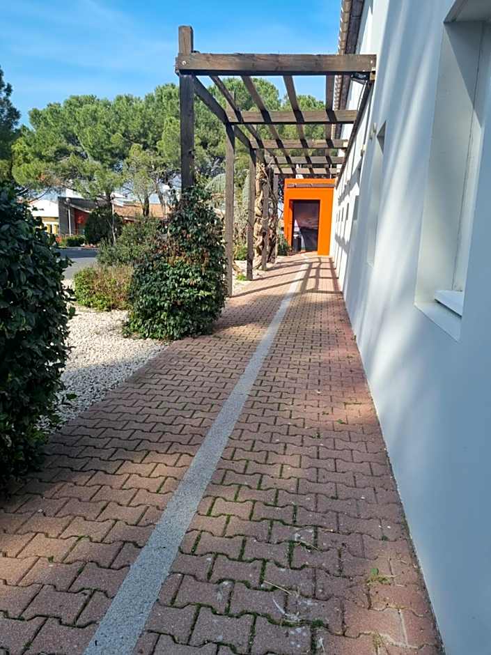 ACE Hotel Travel Fabregues - A9 Montpellier Sud