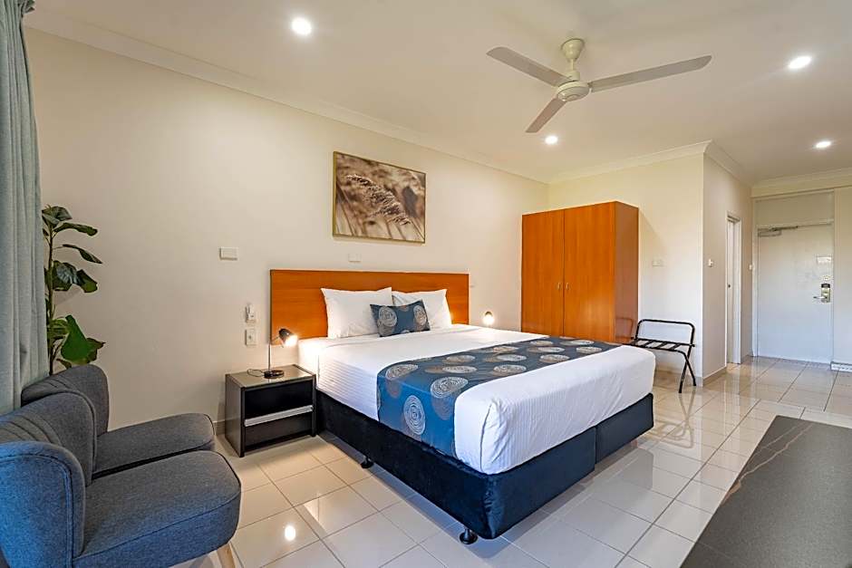 Photo 1 of 7 of Premier Studio 1 King Bed