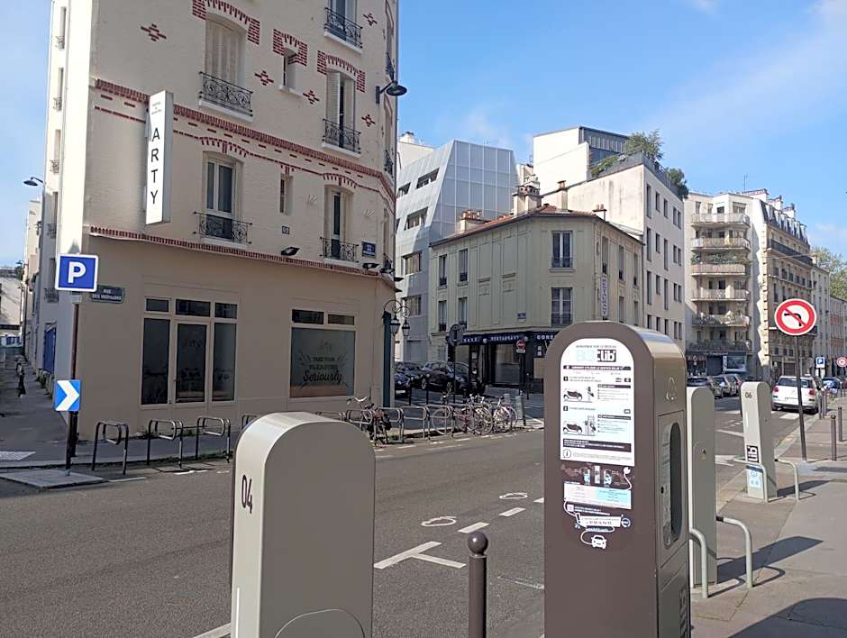 Arty Paris Porte de Versailles by River