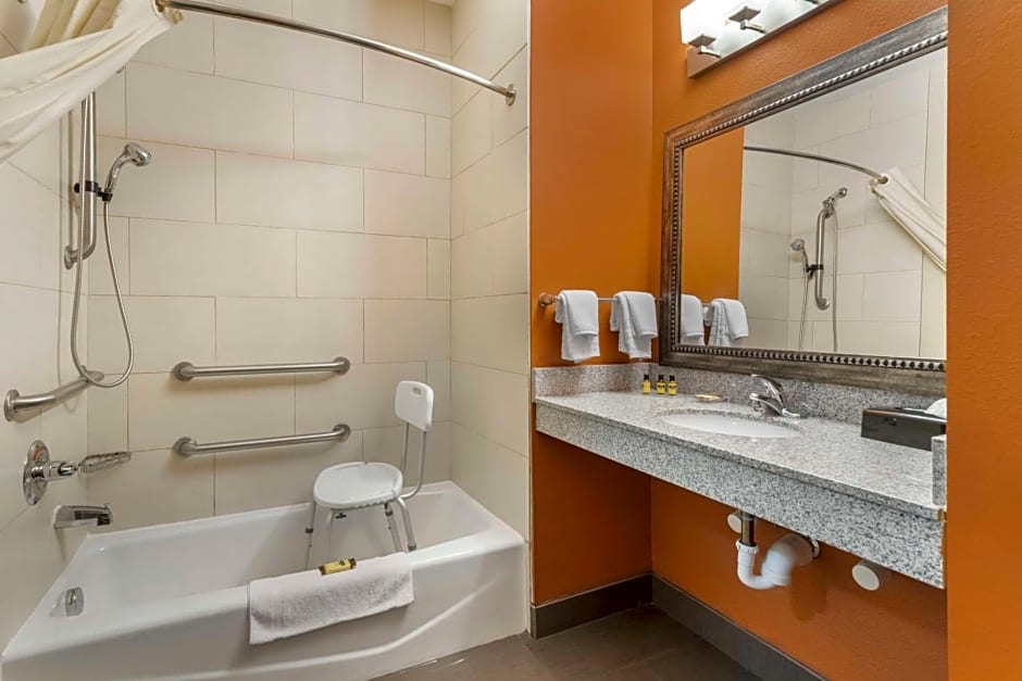 Best Western Plus Longhorn Inn & Suites
