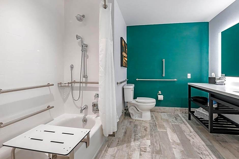 Cambria Hotel Louisville Downtown-Whiskey Row