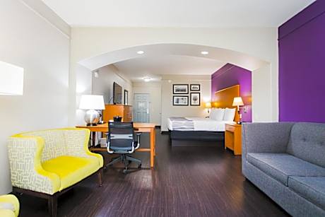 Executive King Suite - Accessible