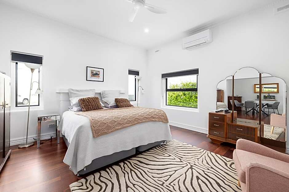 Deco Beach Luxury Apartments