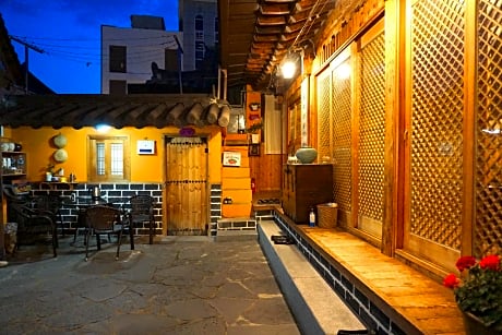 Gangneongjeon Hanok Stay                                                                  