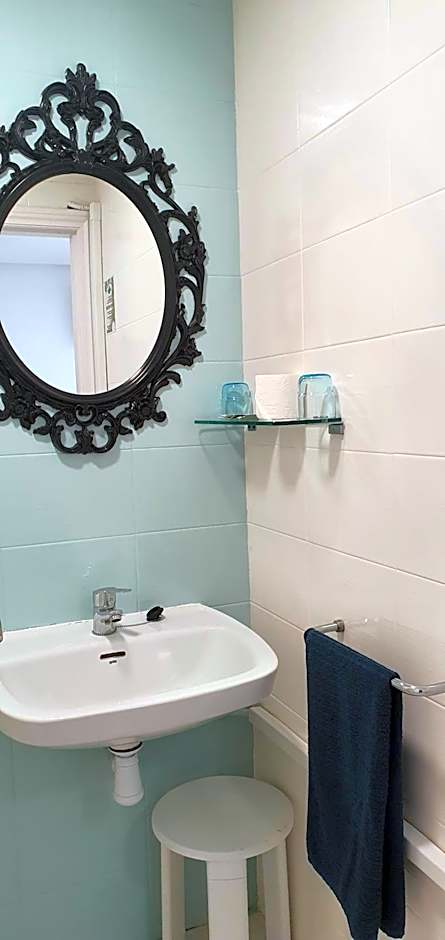 Hugo Beach Hotel & Apartments