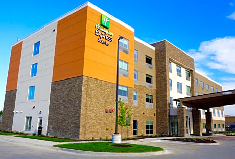 Holiday Inn Express & Suites Omaha - Millard Area, an IHG Hotel