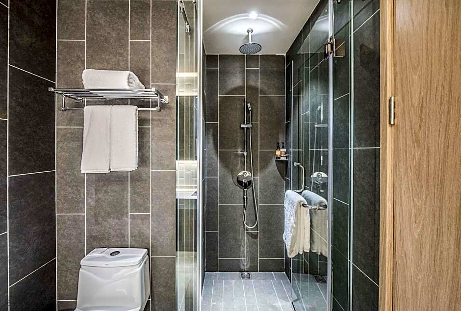 Q-Box Hotel Shanghai Sanjiagang