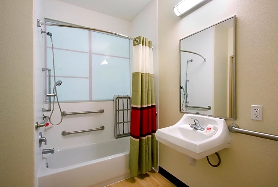 Red Roof Inn & Suites Beaumont