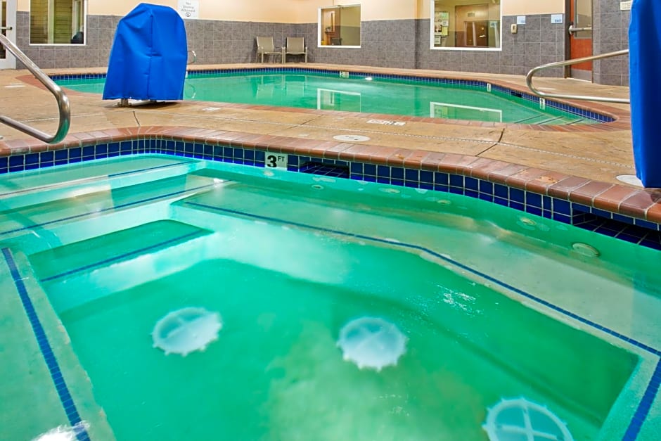 Holiday Inn Express Hotel & Suites Astoria, an IHG Hotel