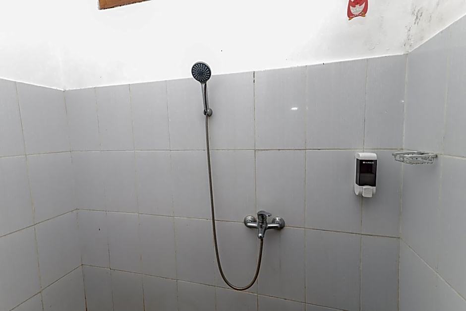 RedDoorz at WR Supratman Batu