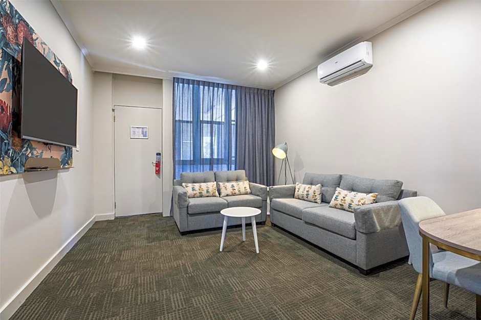 Nightcap at Sandbelt Hotel